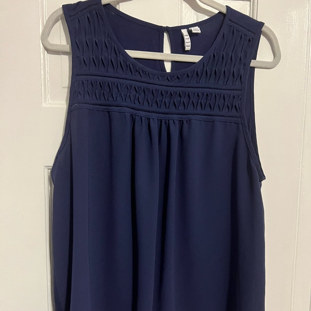 Elle navy blue top